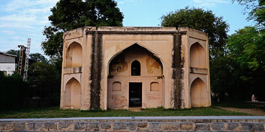 Hakimon ka Maqbara